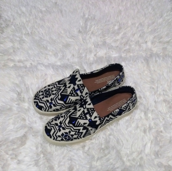 2×$40 Toms Sunset Stellar slip-ons - Picture 5 of 10